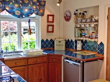 The cottage kitchen and dining table